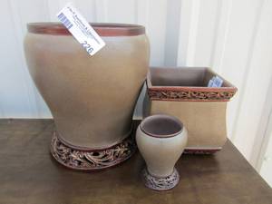 lot 226 image: Encino waste basket, tissue holder and toothbrush holder