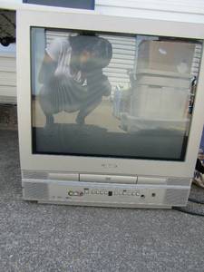 lot 272 image: Symphonic 32 TV