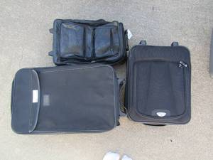 lot 276 image: 2 Samsonite suitcases and 1Verdi black suit case