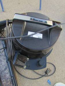 lot 295 image: Rainbow vacuum mini with floor attachments