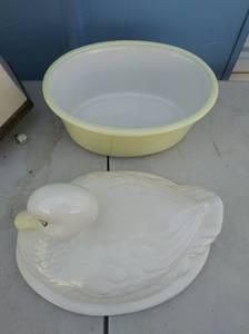 lot 237 image: Duck cookie jar and 10 floral canister