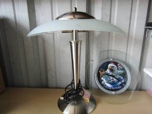 lot 119 image: 11 American eagle clock   17x16 glass shade  aluminum lamp