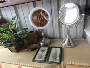 lot 298 image: Zandra lighted makeup mirror x 2 Barbara Mock art 9x5 Encino soap dish  and 3 tissue boxes