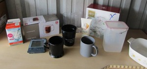lot 297 image: Mikasa Holiday bloom crystal bowl NIB, 2 coffee glass mugs, Air water filtration system tea glasses 1.5 qt. yellow flower corning dish