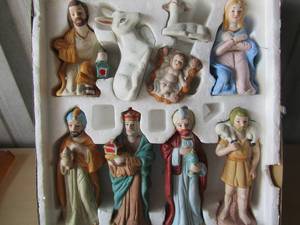 lot 307 image: Nativity set