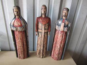 lot 318 image: wooden statues 14.75 and 15.75