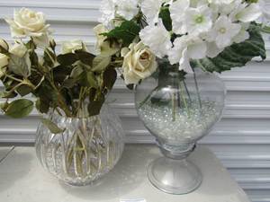 lot 324 image: 15  GLASS VASE and 9CRYSTAL BOWL  BOTH WITH FLORAL