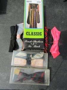 lot 330 image: NYC Ormond Ever Grip Bow Ties,  Brush, shoehorn and  tie rack IN BOX