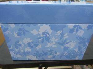 lot 382 image: Blue organizer box with hallmark occasion cards