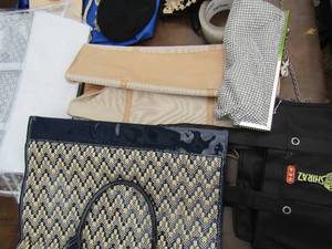 lot 395 image: Amanda Smith Crerre Colbred purse, Estee Lauder woven bag and more
