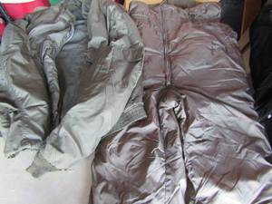 lot 422 image: US Navy winter flying trousers size 42 with winter flying jacket size 42
