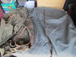 lot 426 image: Parachute travel bag and jacket travel bags
