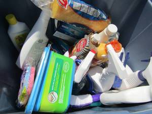 lot 247 image: Tub full of assorted cleaning supplies  (437)