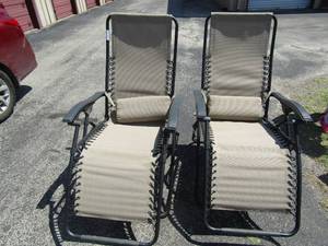 lot 249 image: Two metal frame reclining patio chairs great condition  (439)