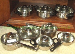 lot 44 image: Stainless steel lidded cooking pan set