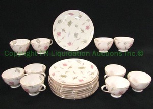 lot 46 image: Vintage Tuscan fine English bone china Windswept pattern serving set