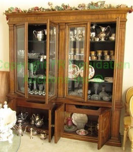 lot 59 image: Heritage wood china display cabinet (contents not included) 83 x 16 x 85, matches lot 76