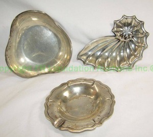 lot 87 image: Sterling silver condiment dishes including Reed & Barton 1937 plus