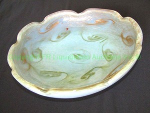 lot 73 image: Murano made in Italy hand blown artisan made art glass center piece bowl, 12 wide
