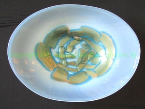 lot 74 image: Murano made in Italy hand blown artisan made art glass large centerpiece bowl, original sticker, 19 wide