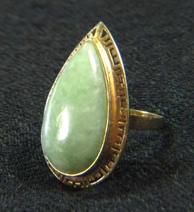 lot 410 image: 14K Gold Jade or Jadeite Green Tear Drop ring 6.75 Marked 14K Sanuk