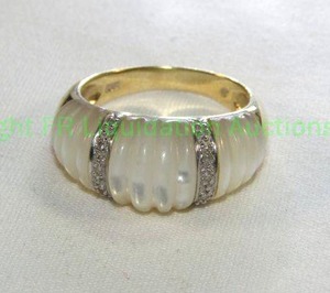 lot 422 image: 14K Carved Mother Of Pearl and Diamond Ring. Marked 14K Size 8