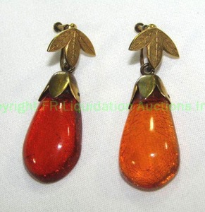 lot 432 image: 18K Gold and Amber Tear Drop Screw Back Earrings. Marked 18K with Asian Makers name. Has stylized leaf Fronts. (Chip to one Amber drop)
