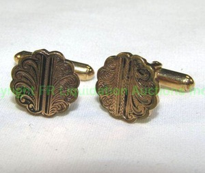 lot 439 image: 14K Vintage Gold prong back cufflinks with chased Laurel Leaf Design. Marked 14K