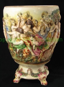 lot 105 image: Vintage Capodimonte large planter, Post 1920s mark, 15 tall