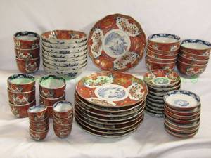 lot 106 image: Antique late 1800s Japanese porcelain serving set with Japanese Imari decoration Fuki Choshun, 59 pieces