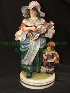 lot 142 image: Antique Capodimonte made in Italy ceramic street musician, matches lot 143, marked, 13 tall