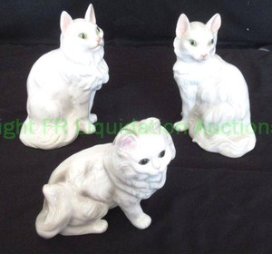 lot 635 image: Vintage Italian ceramic cat trio. Marked Italy K.B.NY 1496-615