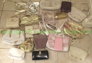 lot 534 image: Assorted vintage and modern fashion purses. Includes clutches, cross body, gold lame and more