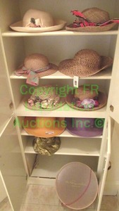 lot 535 image: Assorted ladies sun hats and vintage Rosenthals hat box
