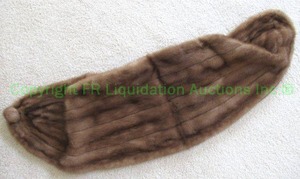 lot 571 image: Genuine Chinese mink fur collar