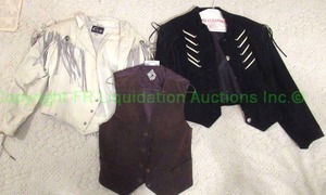 lot 725 image: Western style clothing including Desperado, Global Identity Leather, Pioneer Ware (USA) as shown