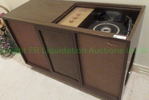 lot 728 image: High Fidelity by Magnavox vintage stereophonic turntable console, 45 x 18 x 29
