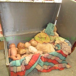 lot 186 image: Vintage and antique dolls (rough condition) in storage trunk, 38 x 21 x 16