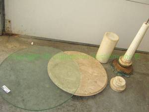 lot 755 image: Vintage marble center pedestal columnar and marble top, fitted glass top, metal base