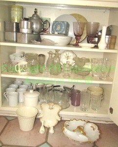 lot 272 image: Assorted ceramic and glass plus serving dishes as shown, Lenox