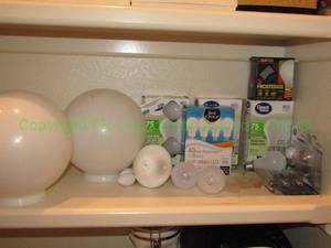 lot 256 image: Assorted light bulbs and globes