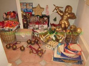 lot 258 image: Assorted holiday decor and ornaments. Includes Sigma Tastesetter 1980 block crystal angel