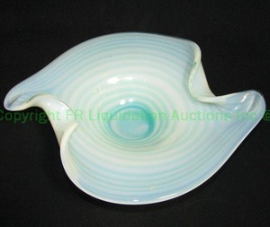 lot 259 image: Murano hand blown art glass centerpiece bowl