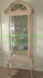 lot 247 image: Lexington illuminated white wash finish display cabinet, wood frame with leaded glass doors, 29 x 15 x 80