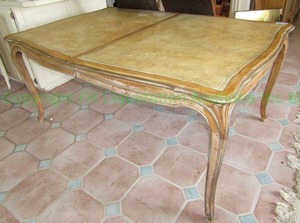 lot 251 image: French provincial dining table with leaves, 84 x 42 x 29, matches lot 220