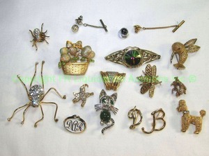 lot 621 image: Selection of Brooches  Pins including a giant spider, a Watermelon Rivoli pin and a fully articulated poodle with swiveling head.