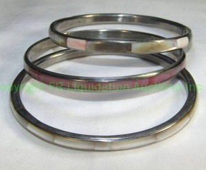 lot 624 image: Set of 3 MOP shell inlaid bangle bracelets