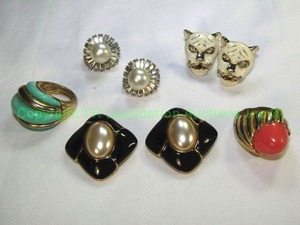 lot 628 image: Signed Kenneth J Lane (KJL) Pearl and baguette crystal clip earrings (marked) plus a pair of Figural Leopard enamel face clip earrings with crystal eyes. (Marked TM in script) Plus two KJL rings Both Size 7.5 and a KJL black and white clip earring set