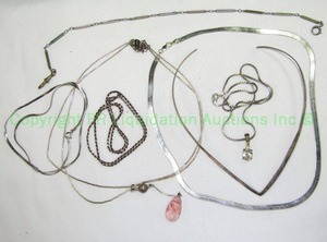 lot 795 image: Sterling silver selection. Necklaces, V-omega choker, bracelets. Rope, snake, box, serpentine. All marked