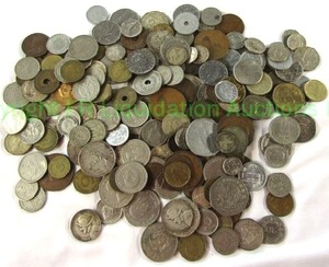 lot 482 image: Assorted vintage foreign coins generous quantity